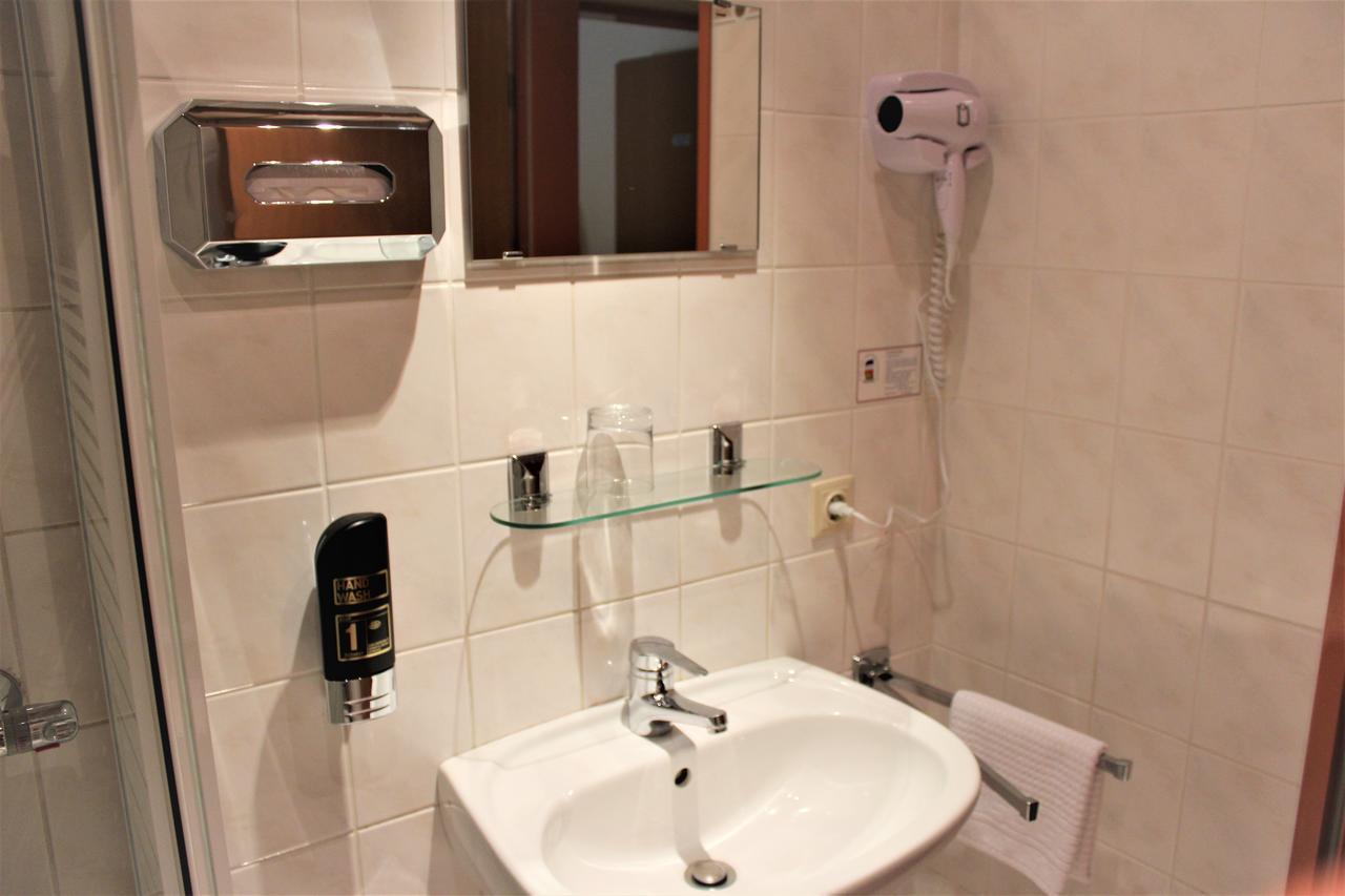 Hotel Alsterquelle Henstedt-Ulzburg Esterno foto