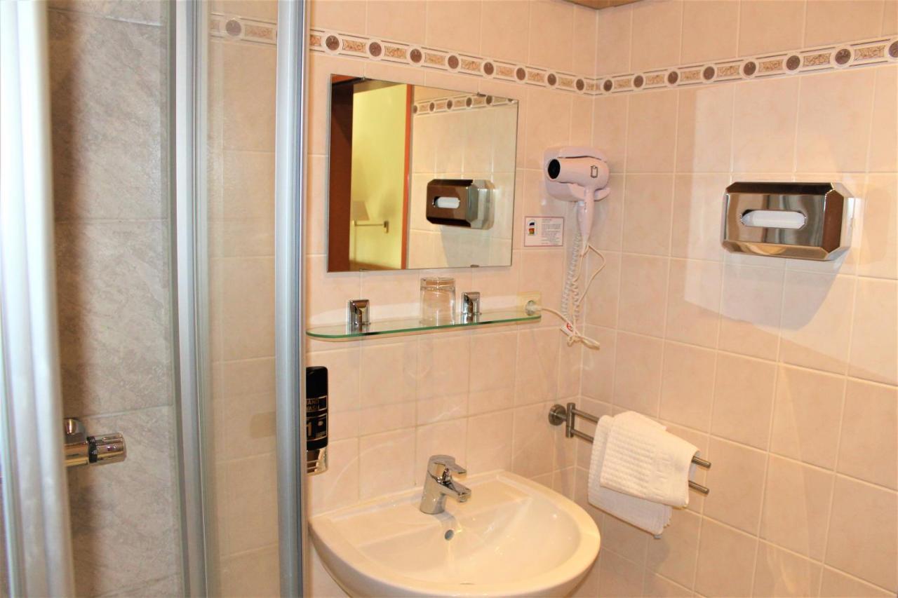 Hotel Alsterquelle Henstedt-Ulzburg Esterno foto
