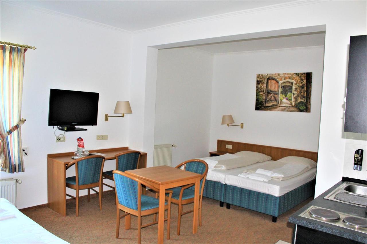 Hotel Alsterquelle Henstedt-Ulzburg Esterno foto