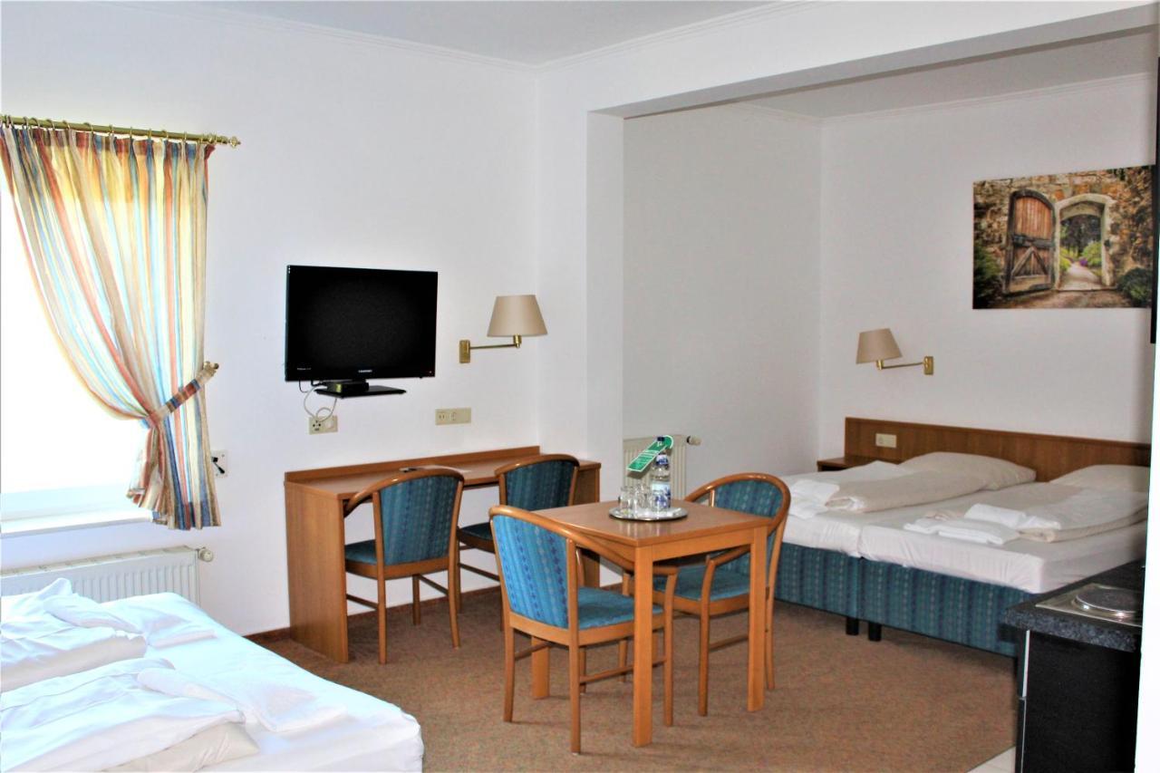 Hotel Alsterquelle Henstedt-Ulzburg Esterno foto
